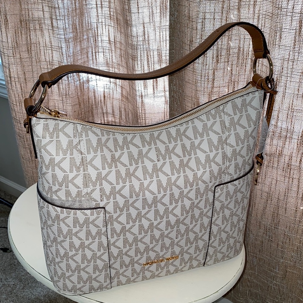 Like New Michael Kors Anita Signature Vanilla Purse